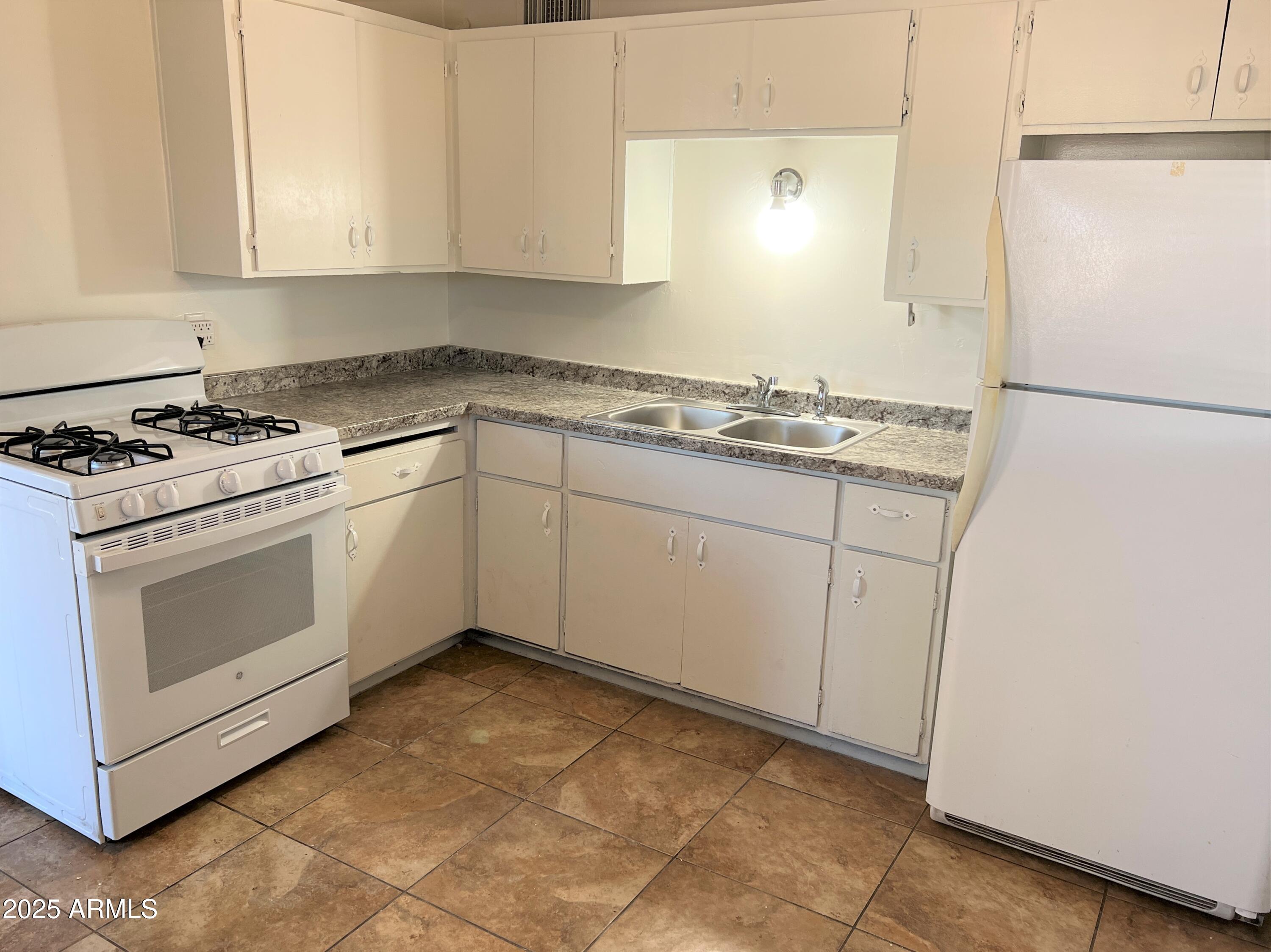 636 South Olive, Unit D Mesa, AZ 85204 - Photo 6 of 7 IMG_9860