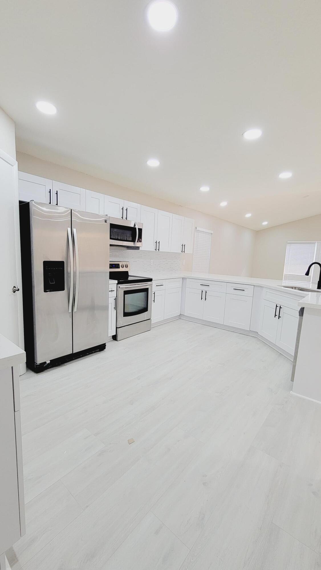 22155 Candle Court Boca Raton, FL 33428 - Photo 6 of 55 20231129_144424