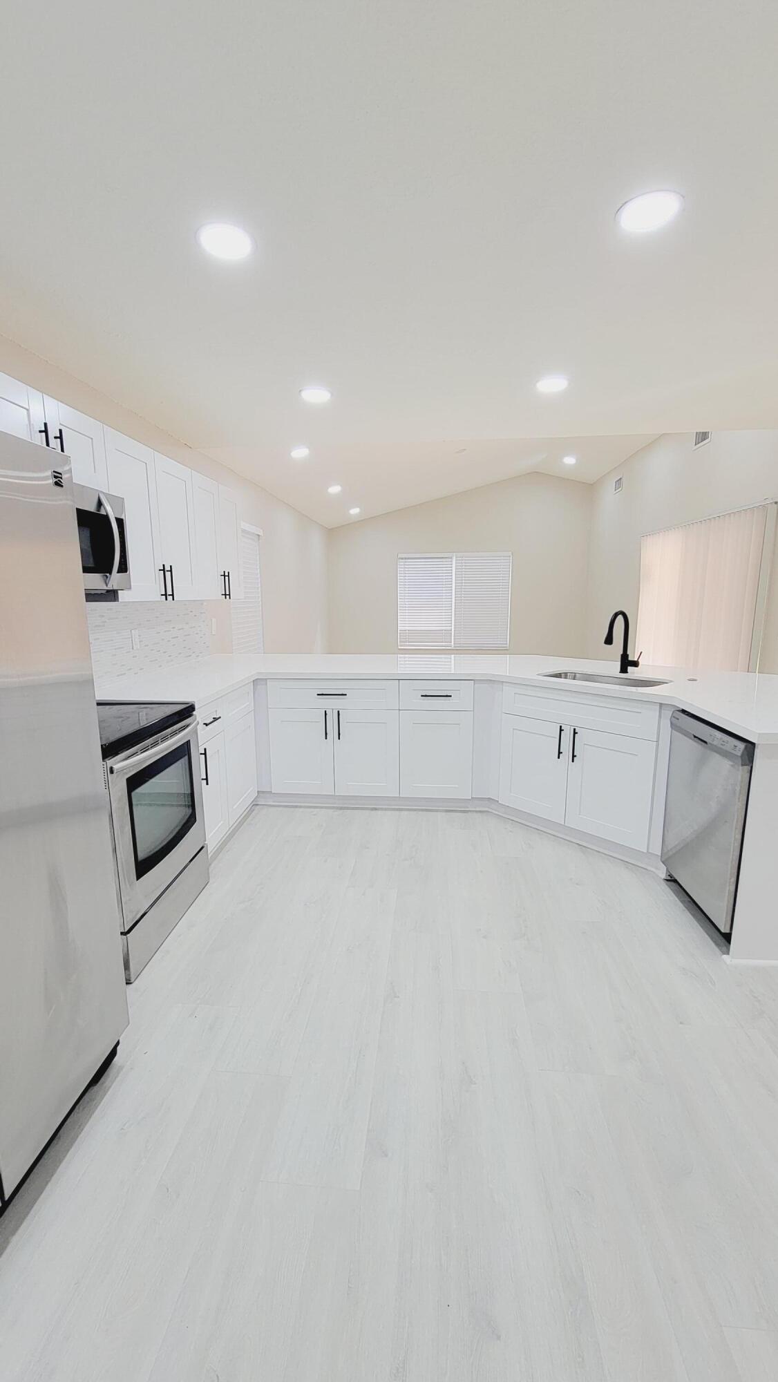 22155 Candle Court Boca Raton, FL 33428 - Photo 7 of 55 20231129_144434