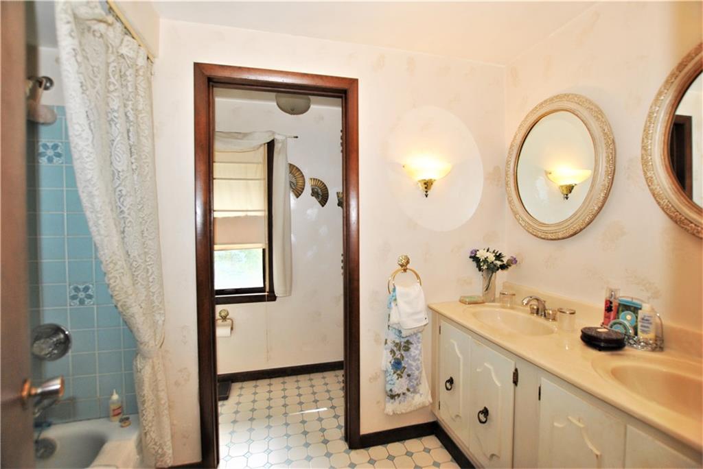 485 Herbst Manor Road Coraopolis, PA 15108 - Photo 17 of 25 Gallery Image 17