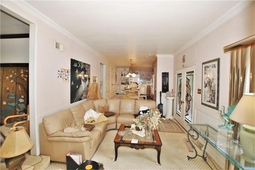 485 Herbst Manor Road Coraopolis, PA 15108 - Photo 3 of 25 Gallery Image 3