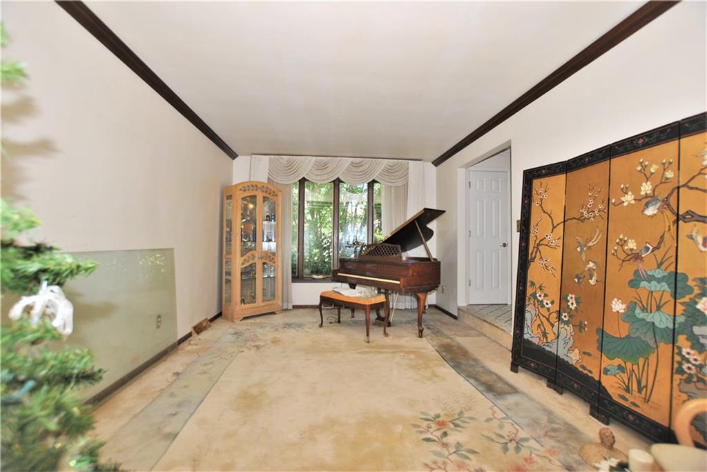 485 Herbst Manor Road Coraopolis, PA 15108 - Photo 6 of 25 Gallery Image 6