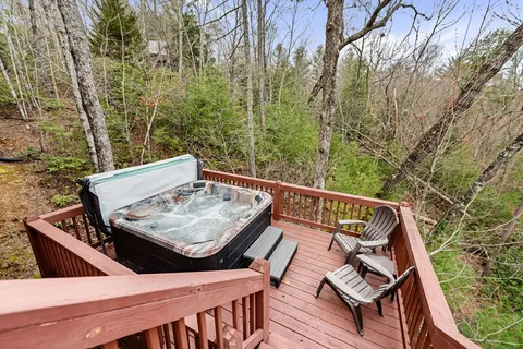 a view of sitting area with furniture