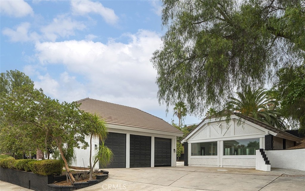 2225 Da Vinci Drive Riverside, CA 92506 - Photo 50 of 60 a front view of a house with a garden