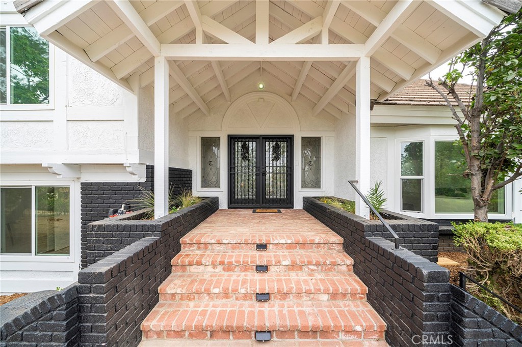 2225 Da Vinci Drive Riverside, CA 92506 - Photo 51 of 60 a front view of a house with a garden