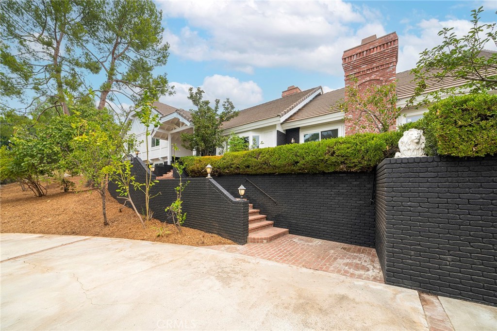 2225 Da Vinci Drive Riverside, CA 92506 - Photo 53 of 60 a front view of a house with a yard