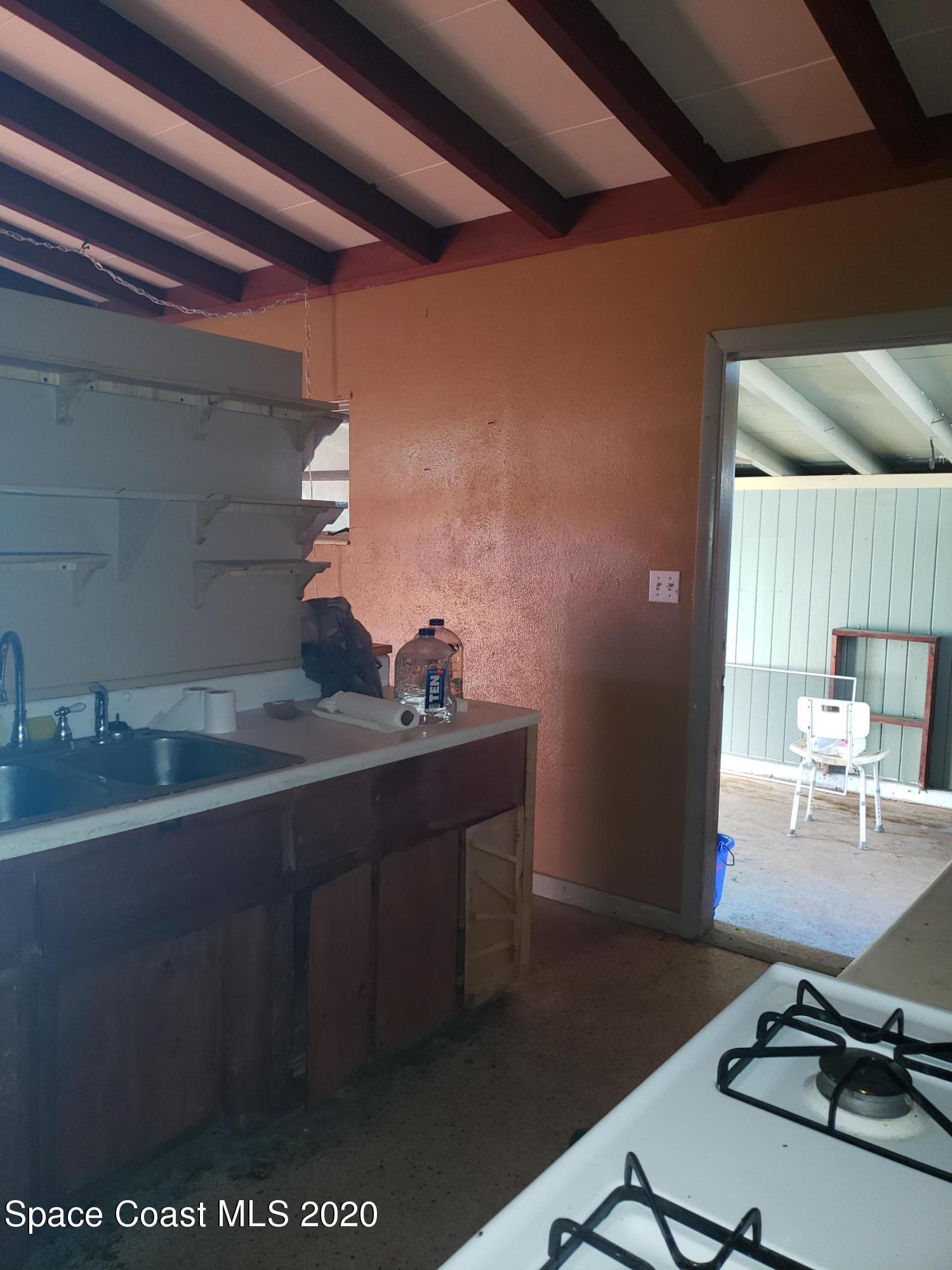 2136 Laden Road Melbourne, FL 32935 - Photo 2 of 14 Kitchen