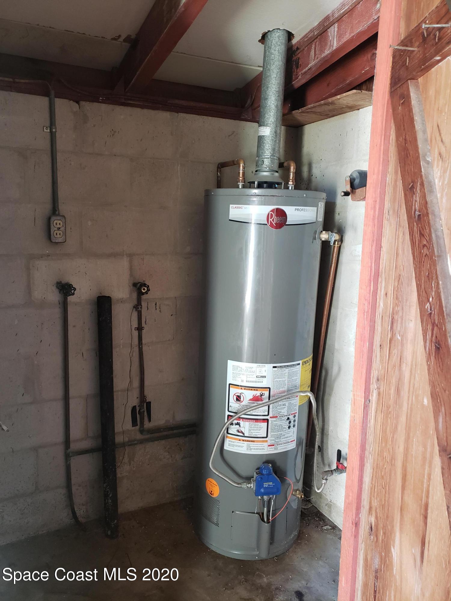 2136 Laden Road Melbourne, FL 32935 - Photo 11 of 14 Gas Water Heater