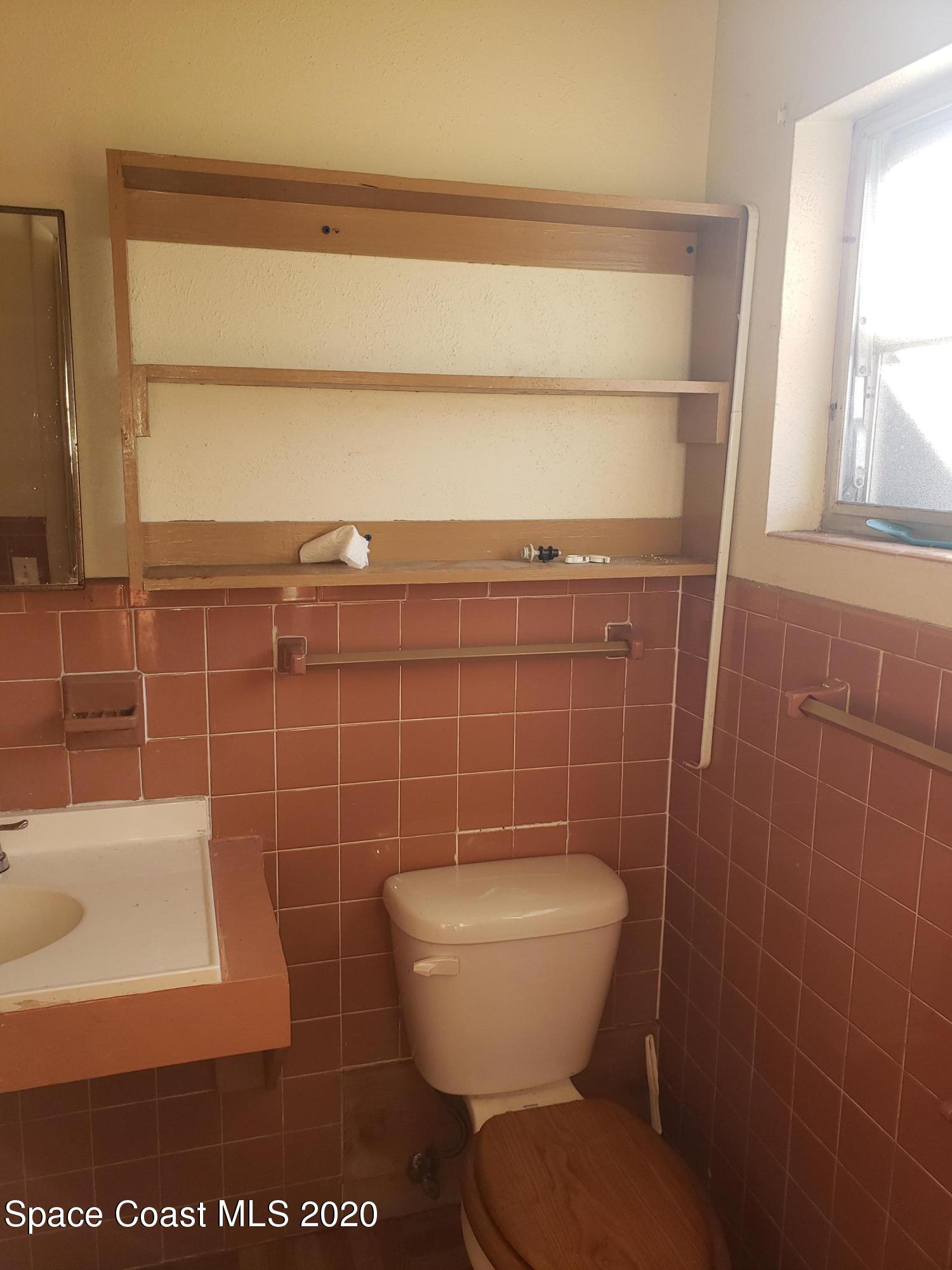 2136 Laden Road Melbourne, FL 32935 - Photo 7 of 14 Master Bath