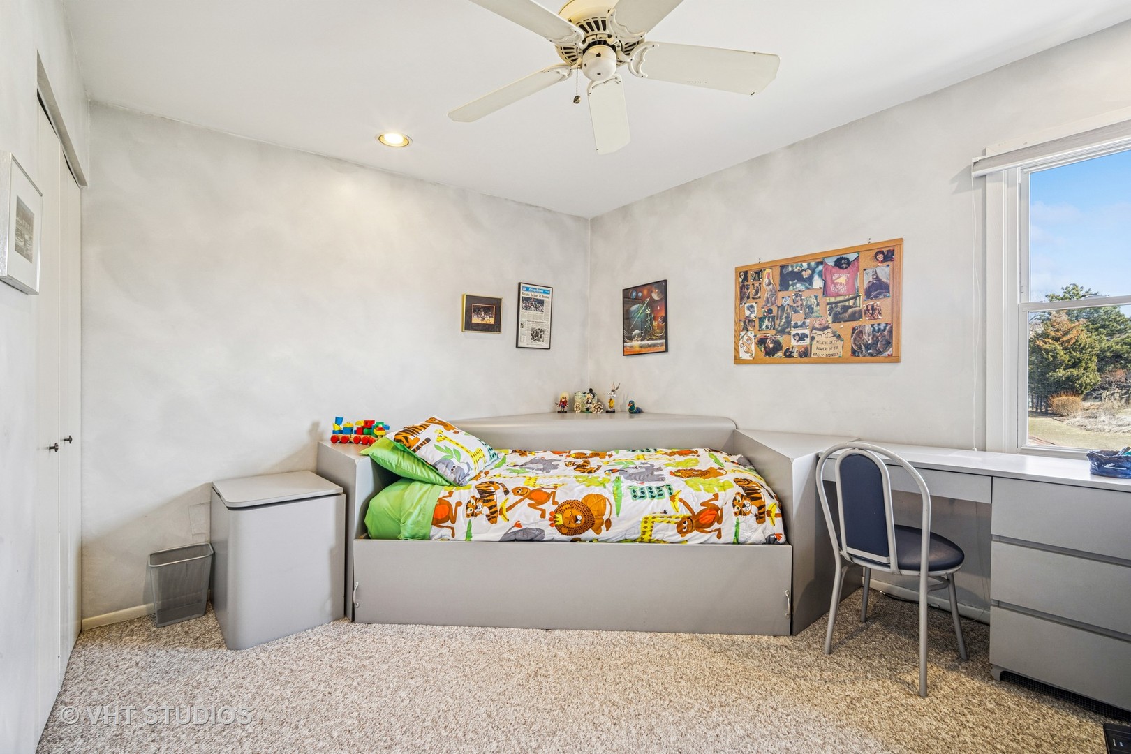 210 Constance Lane Northbrook, IL 60062 - Photo 12 of 24