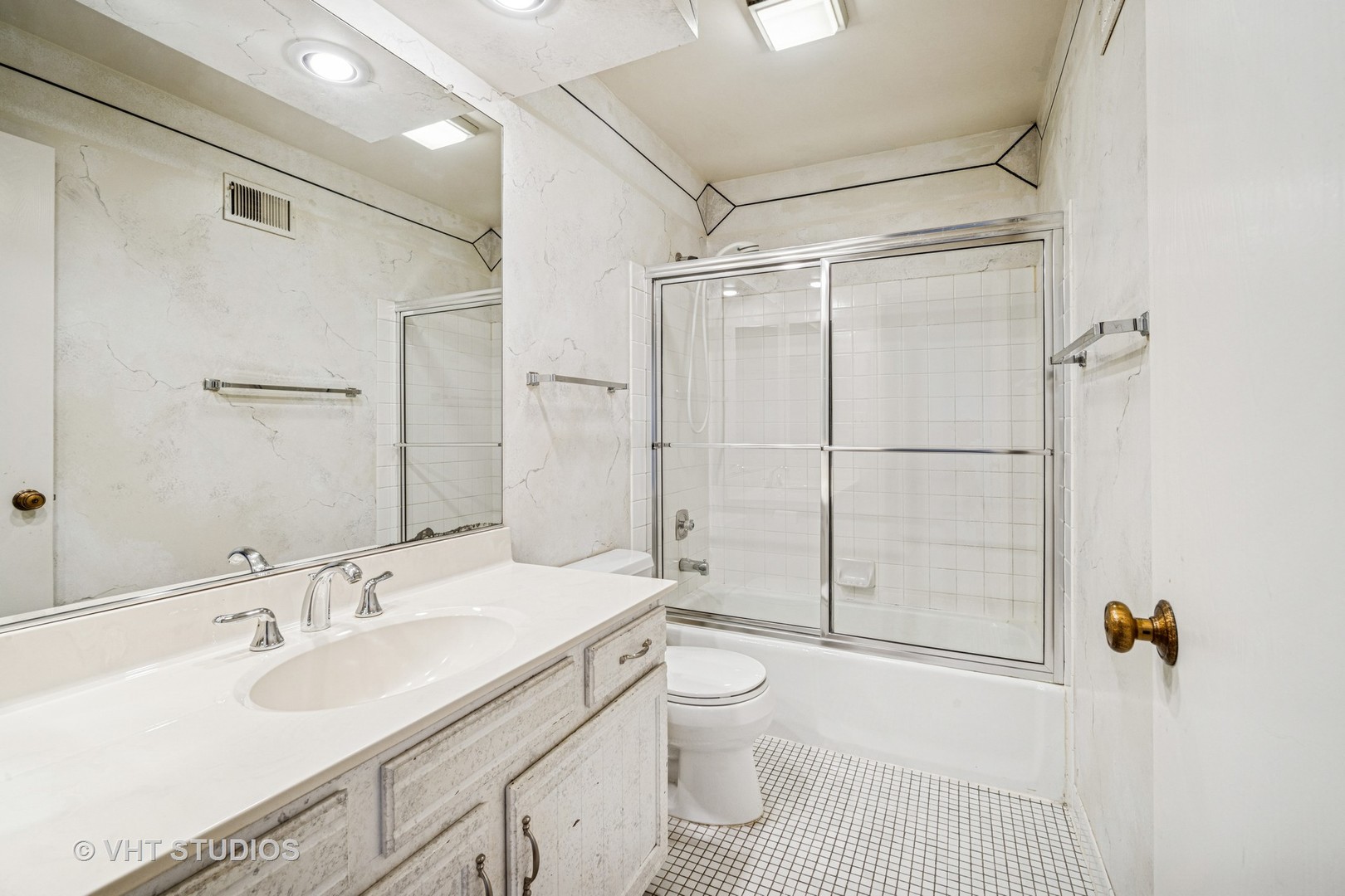 210 Constance Lane Northbrook, IL 60062 - Photo 14 of 24