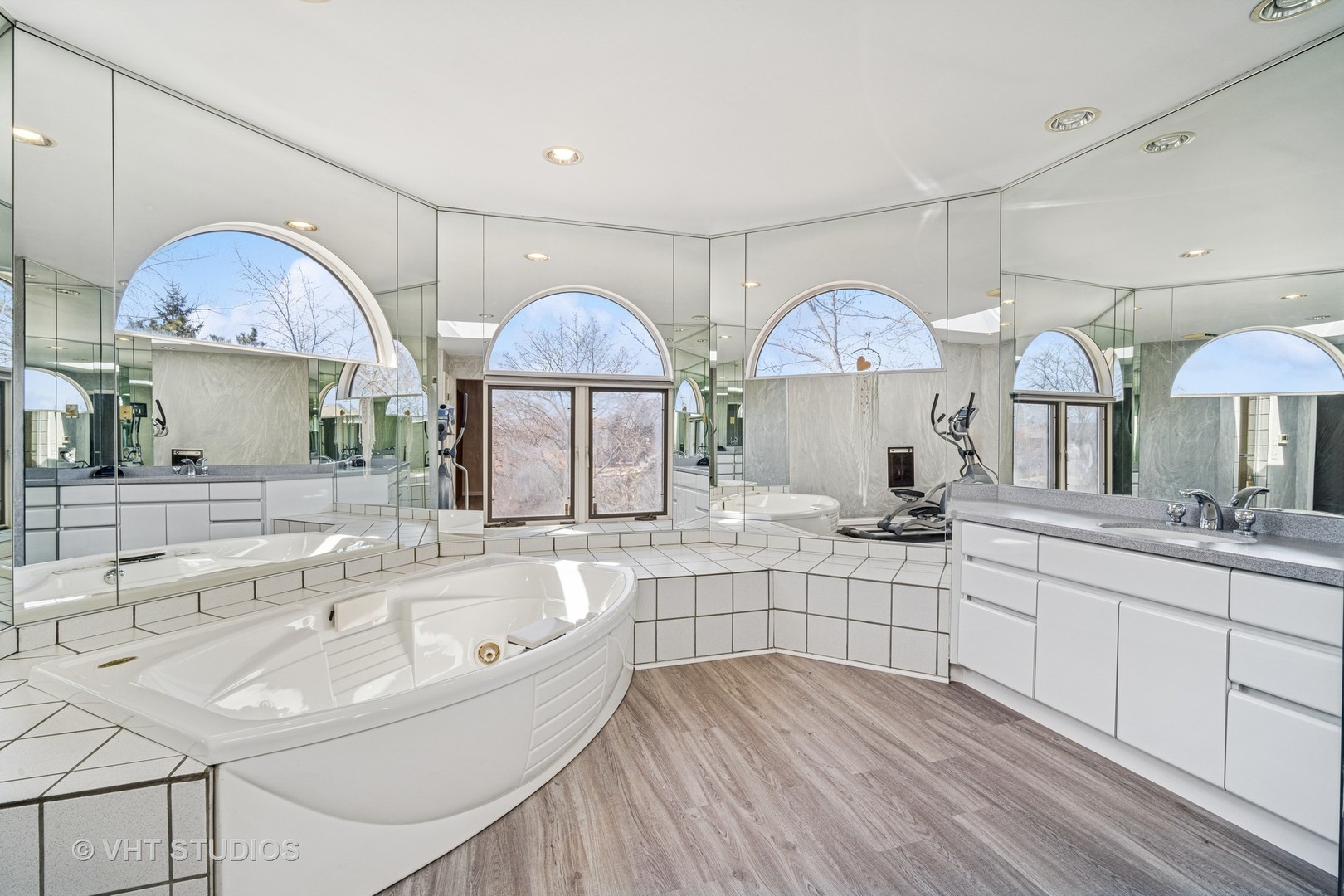 210 Constance Lane Northbrook, IL 60062 - Photo 10 of 24