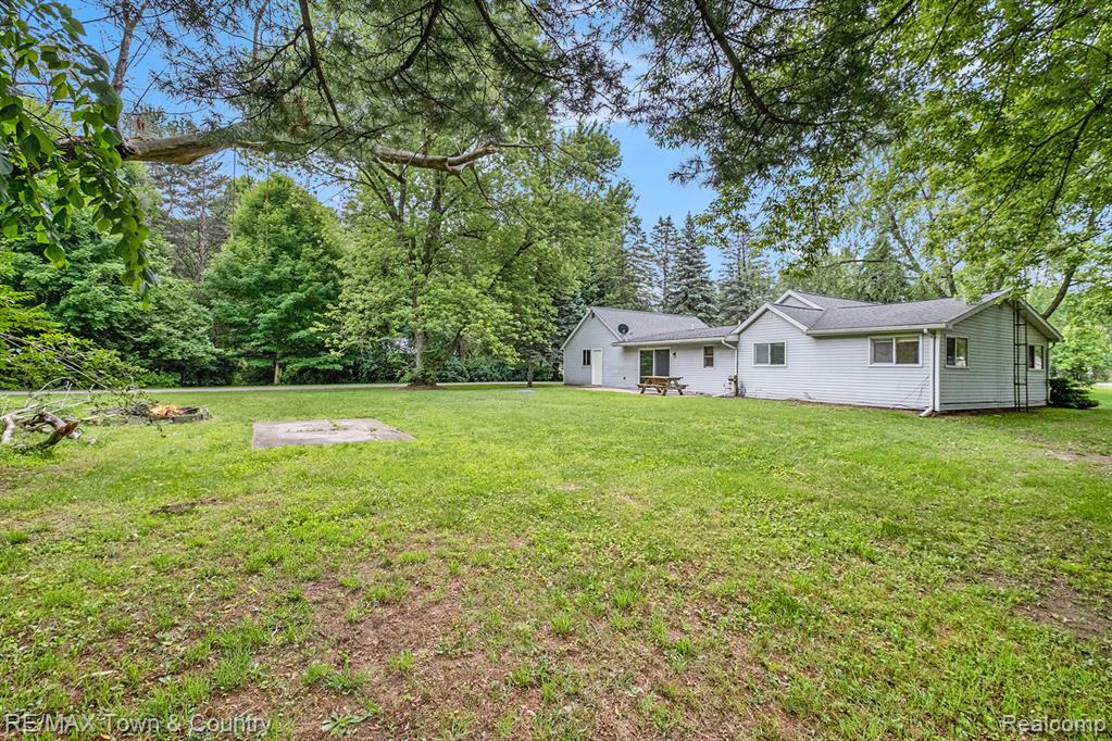 8476 Coldwater Road Flushing, MI 48433 - Photo 16 of 19