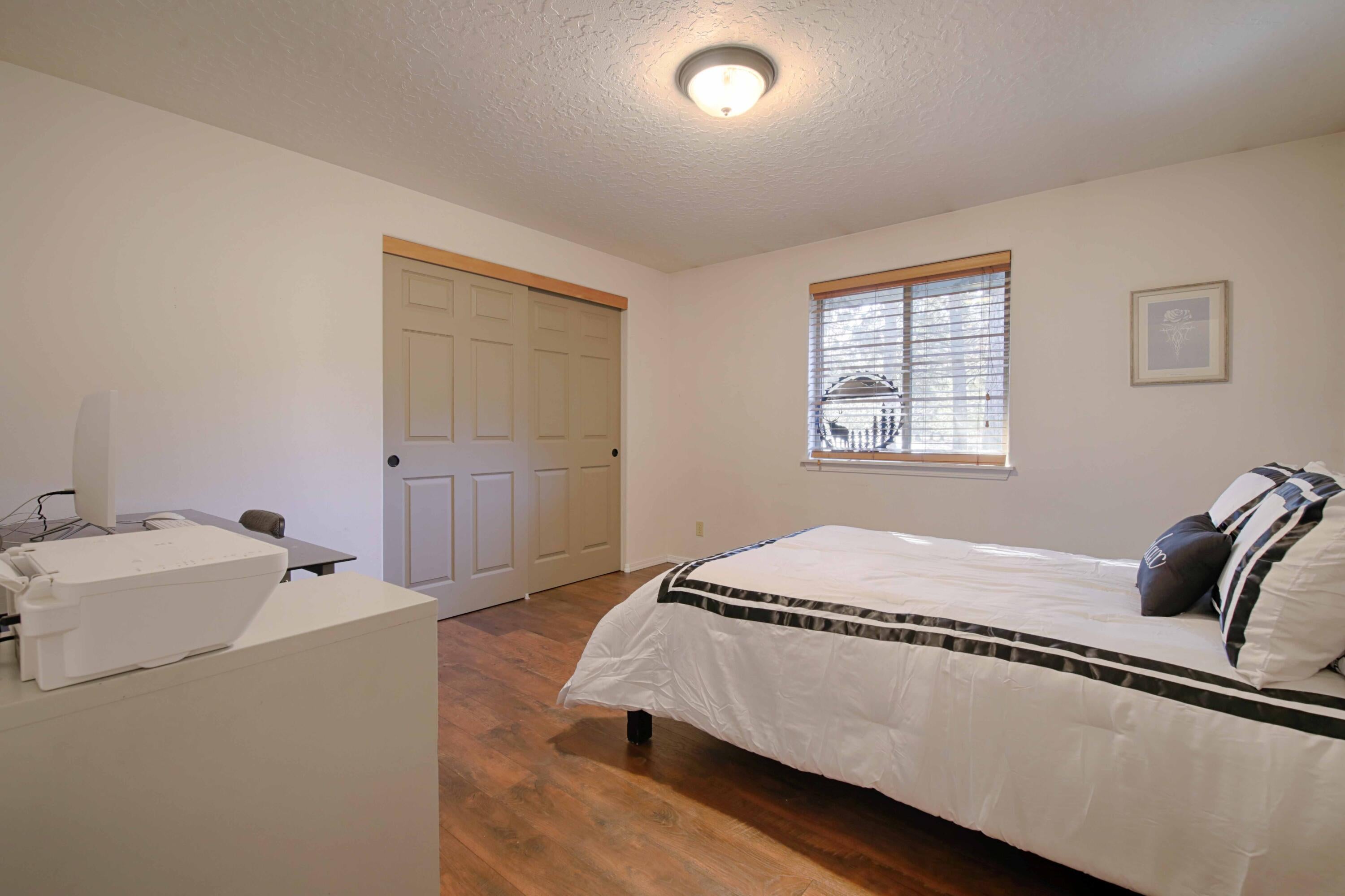 15900 Old Mill Road La Pine, OR 97739 - Photo 7 of 18 Guest room #1