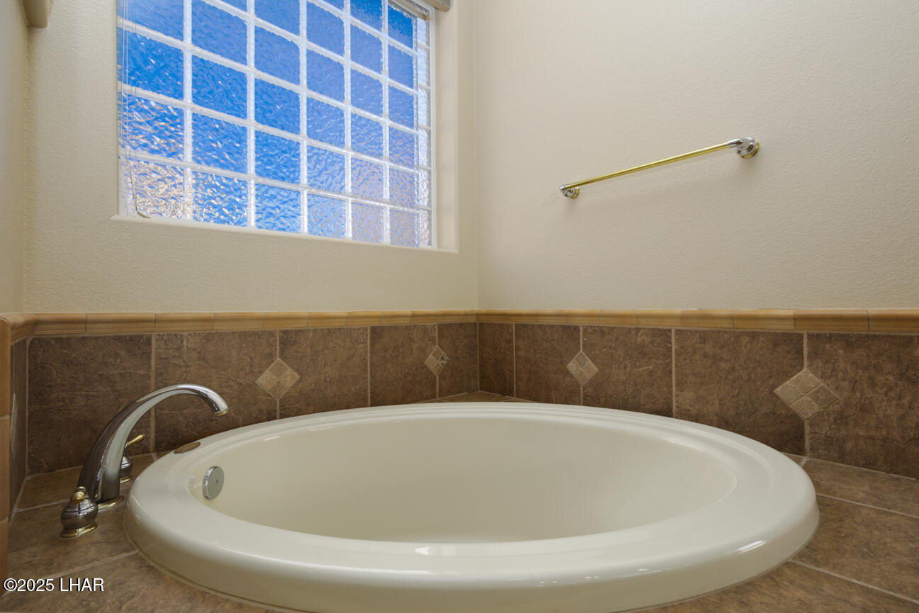 3964 Nottinghill Road Lake Havasu City, AZ 86404 - Photo 13 of 30 Master Bath
