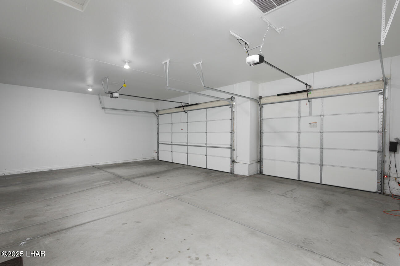 3964 Nottinghill Road Lake Havasu City, AZ 86404 - Photo 20 of 30 Garage