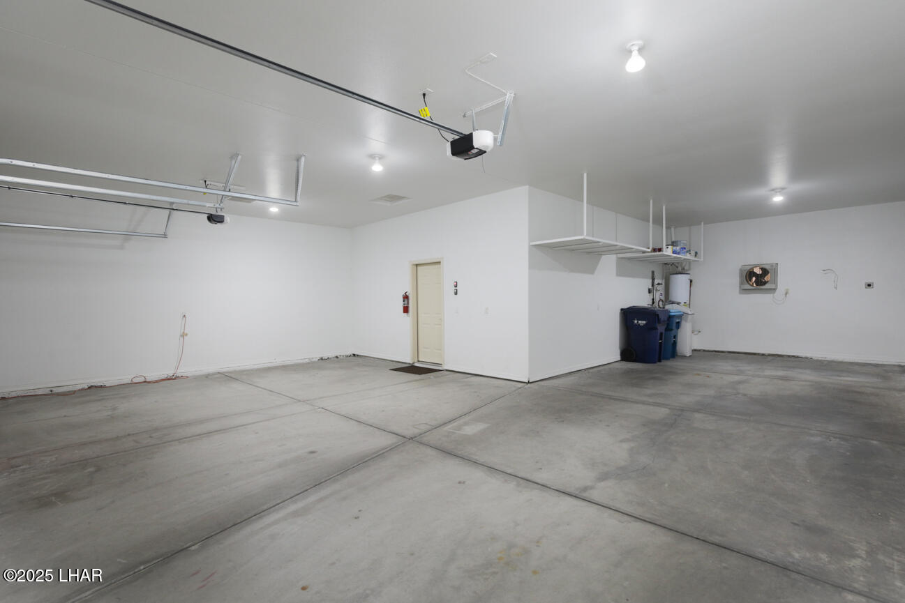 3964 Nottinghill Road Lake Havasu City, AZ 86404 - Photo 21 of 30 Garage