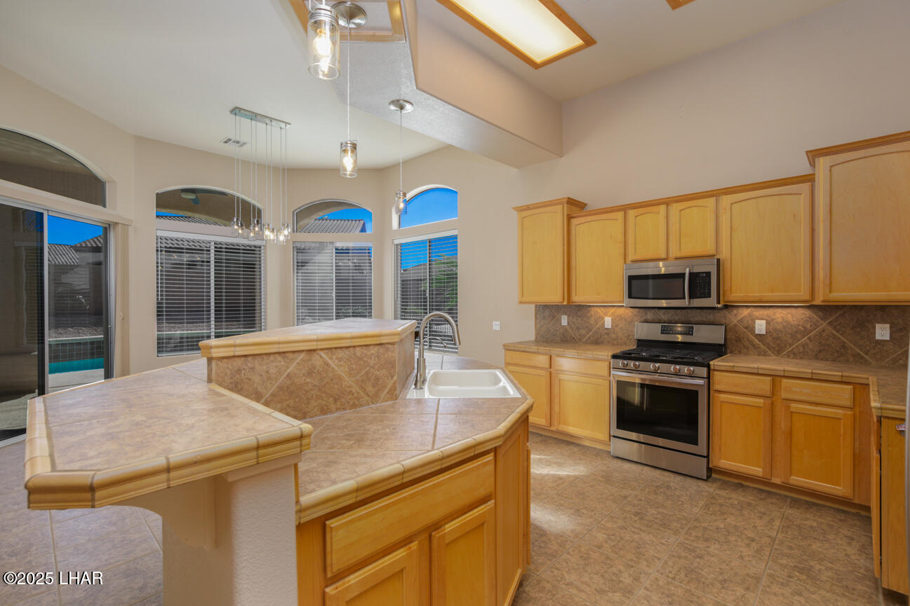3964 Nottinghill Road Lake Havasu City, AZ 86404 - Photo 6 of 30 Kitchen
