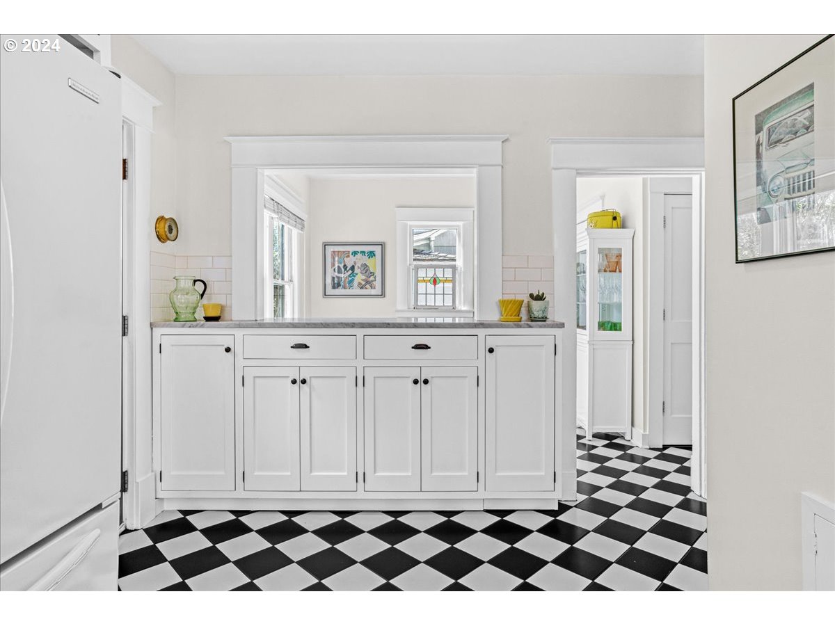 3752 Southeast Alder Street Portland, OR 97214 - Photo 14 of 44 a view of a cabinet and window