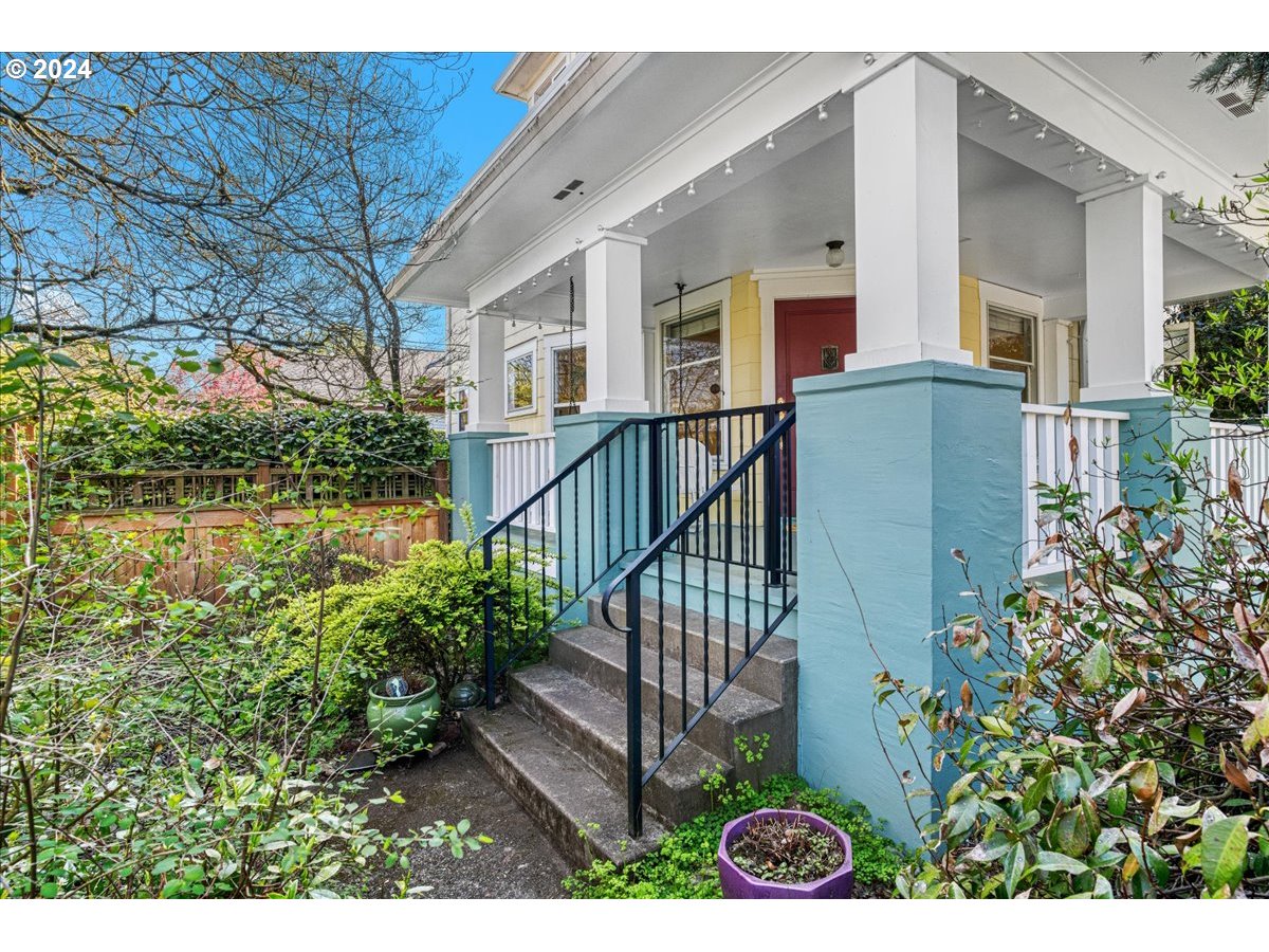 3752 Southeast Alder Street Portland, OR 97214 - Photo 3 of 44 a view of a house with backyard and garden