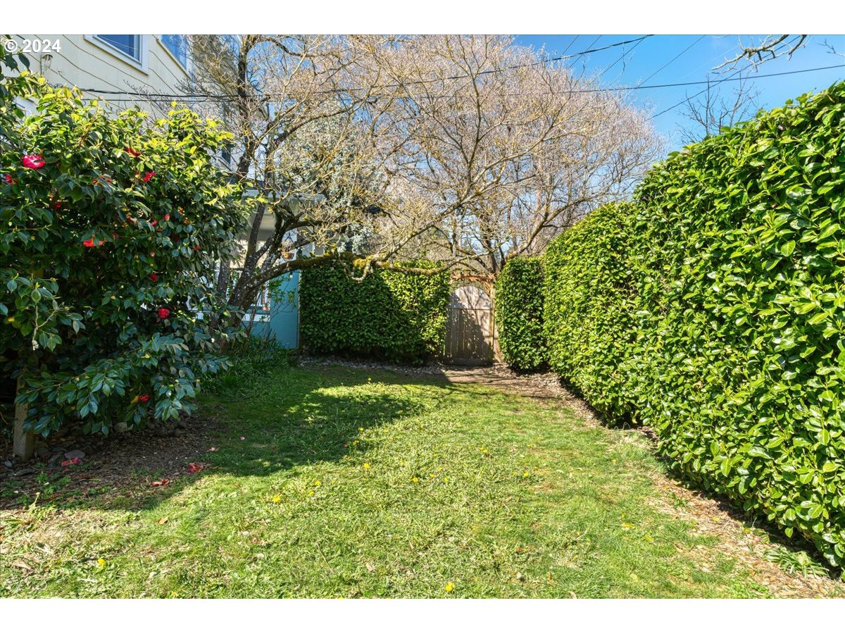 3752 Southeast Alder Street Portland, OR 97214 - Photo 39 of 44 a view of outdoor space