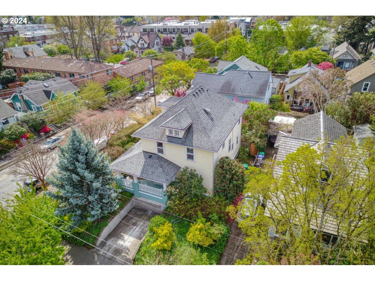3752 Southeast Alder Street Portland, OR 97214 - Photo 41 of 44 an aerial view of multiple house