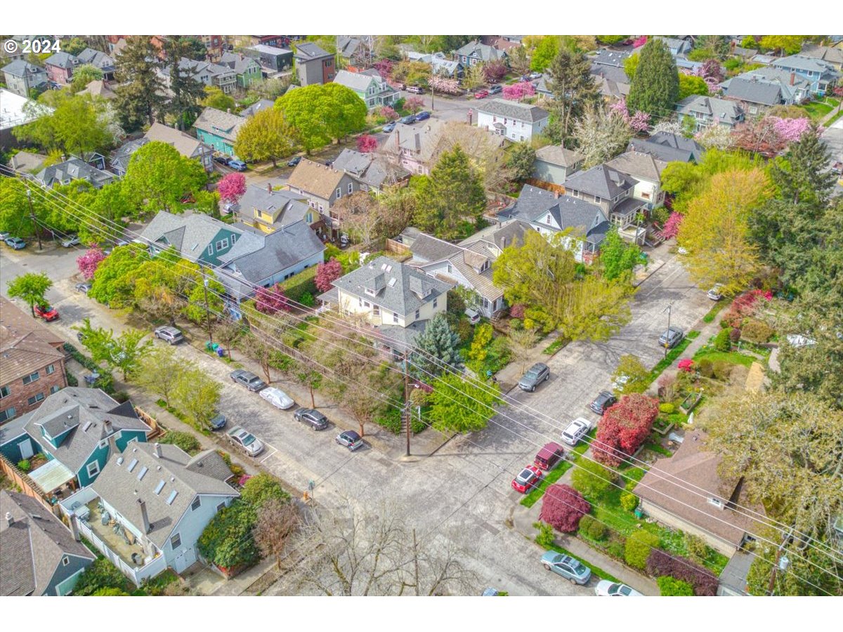 3752 Southeast Alder Street Portland, OR 97214 - Photo 43 of 44