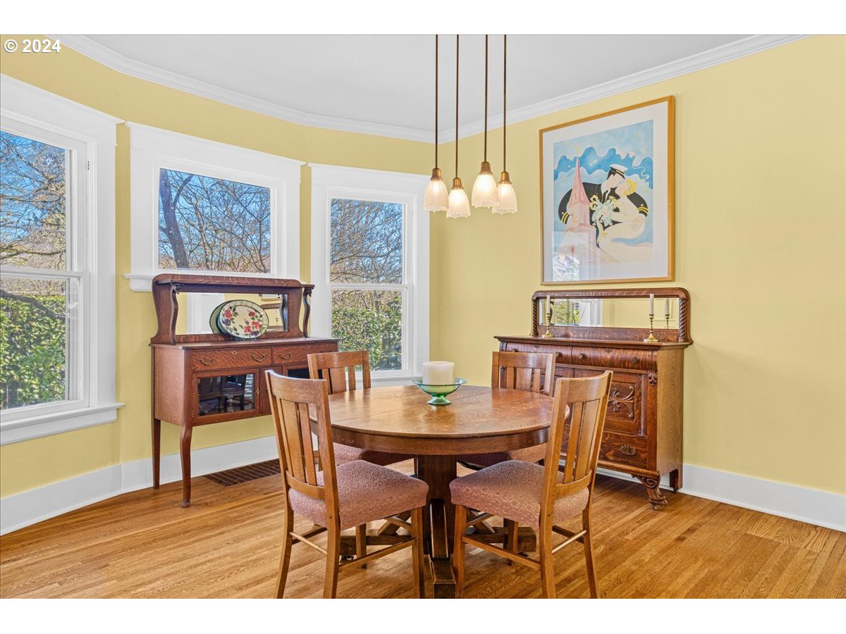 3752 Southeast Alder Street Portland, OR 97214 - Photo 10 of 44 a dining room with furniture and window