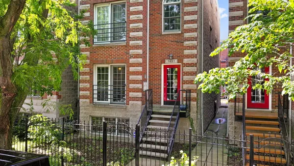 $4,000 | 1451 West Walton Street, Unit 1, Chicago, IL 60642