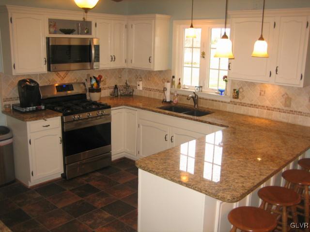 796 Hunter Road Easton, PA 18040 - Photo 3 of 17 Superbly Crafted Kitchen