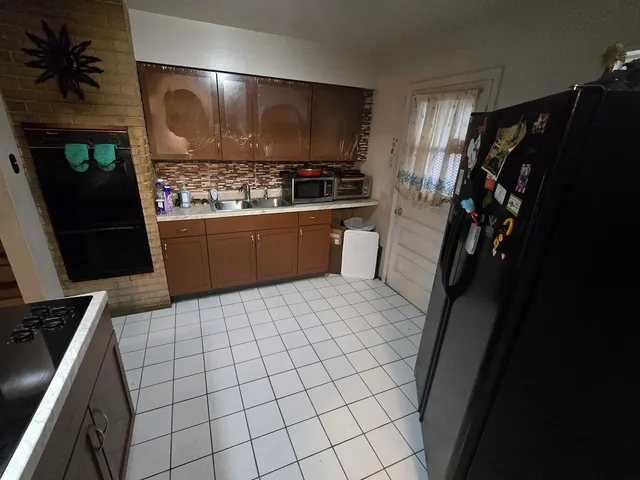 $169,900 | 213 Berry Street, Park Forest, IL 60466