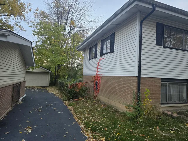 $169,900 | 213 Berry Street, Park Forest, IL 60466
