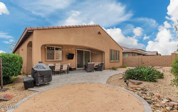 a view of a house with backyard