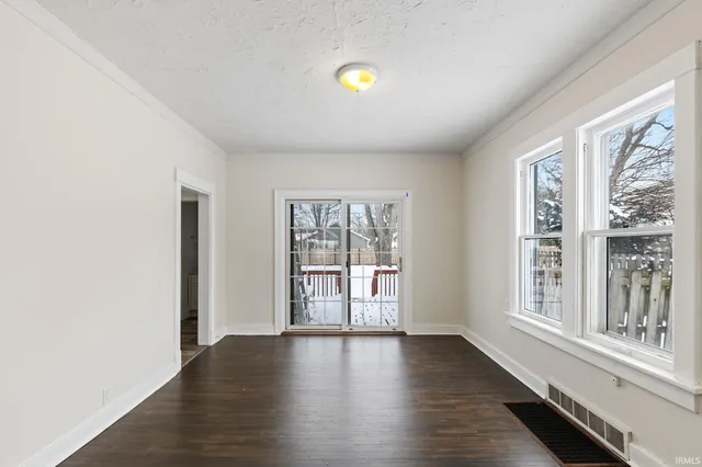 $220,000 | 137 Bank Street, Elkhart, IN 46516