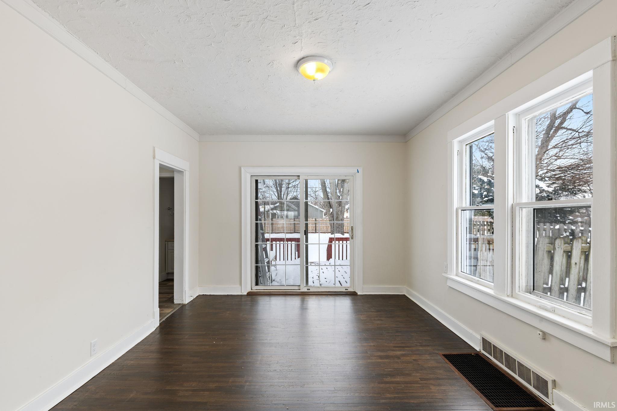 137 Bank Street Elkhart, IN 46516 - Photo 11 of 36