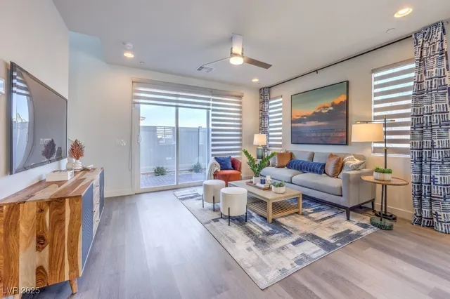 $2,706 | 9446 Venus Point, Las Vegas, NV 89178