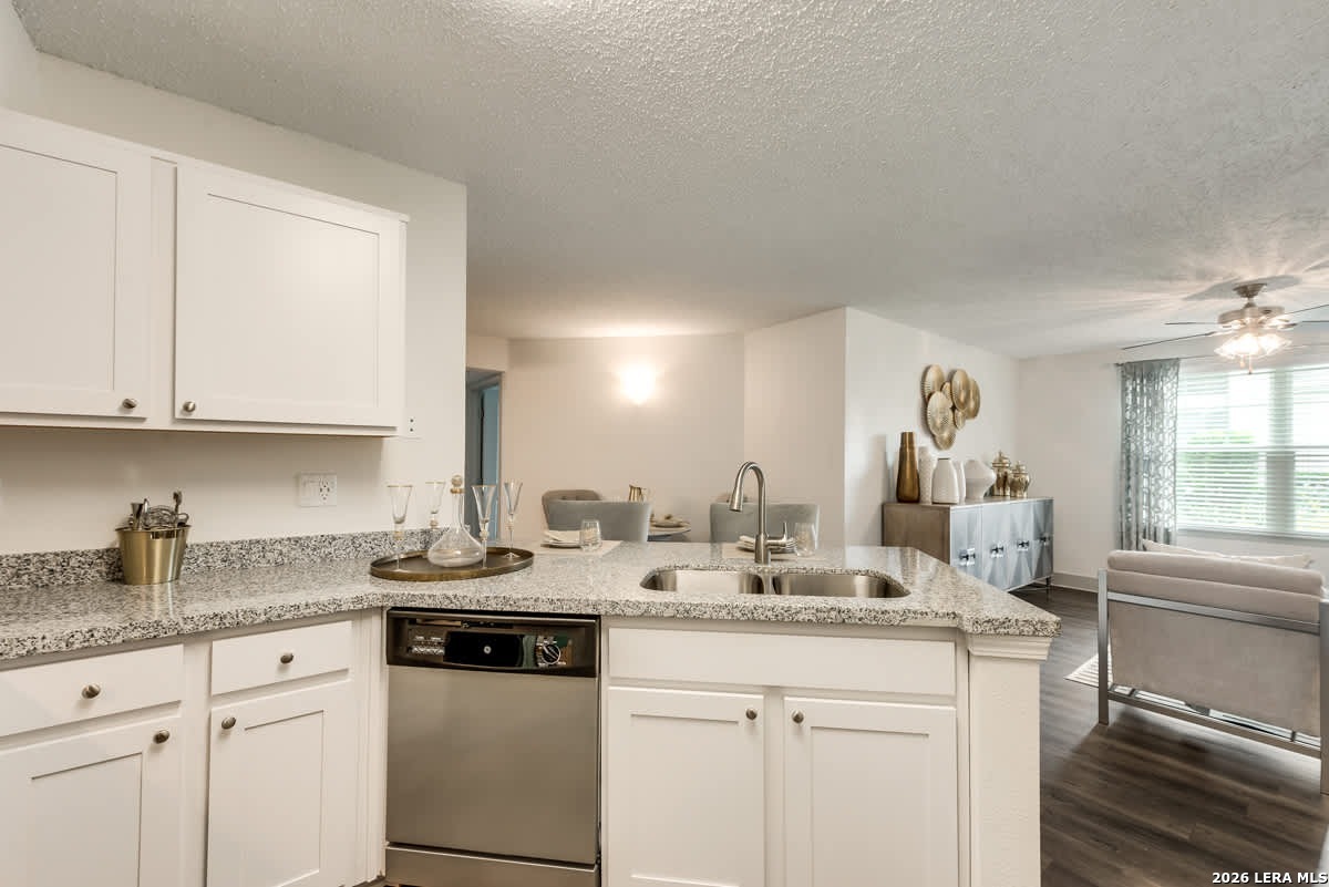 901 Farm To Market 517 Rd W, Unit 422 Dickinson, TX 77539 - Photo 19 of 25