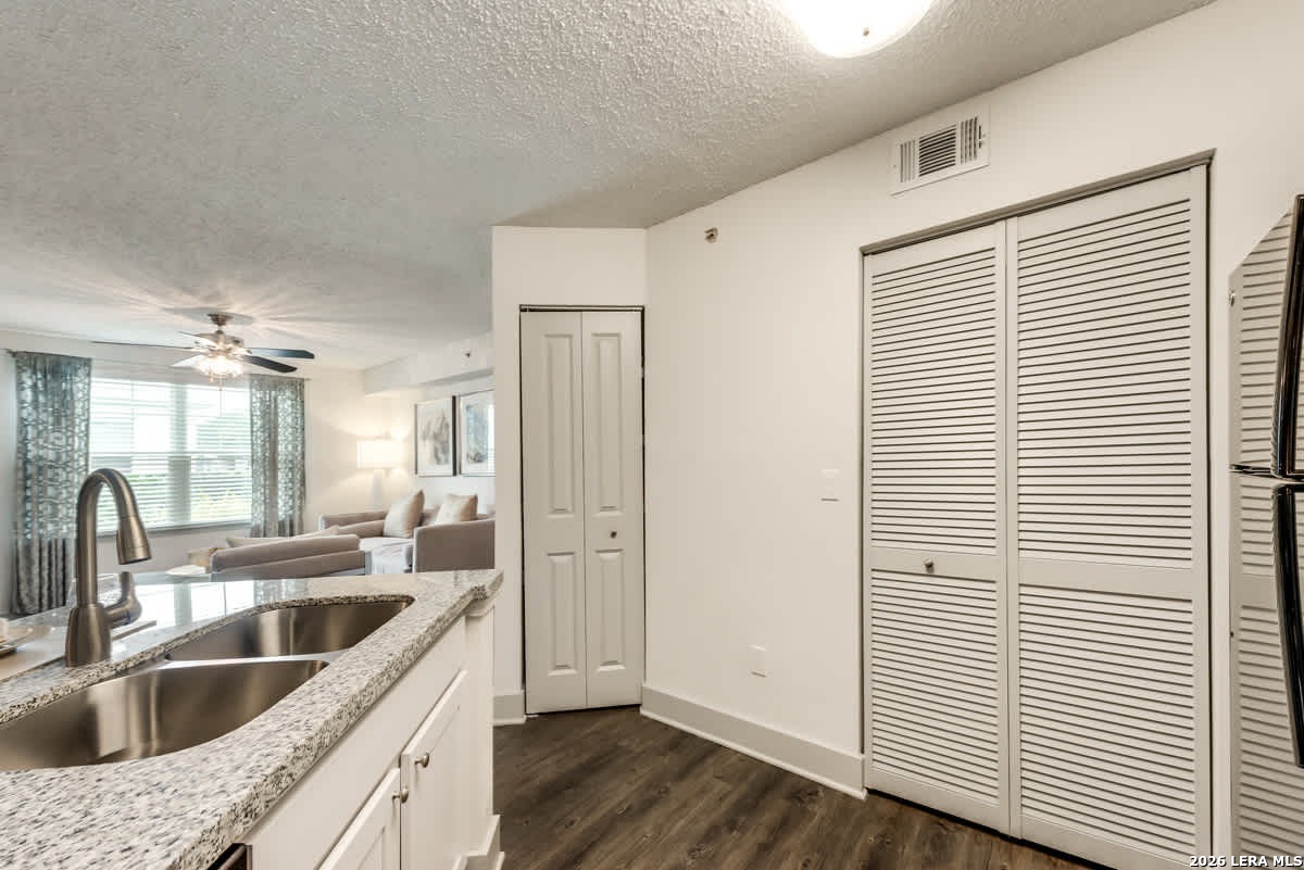 901 Farm To Market 517 Rd W, Unit 422 Dickinson, TX 77539 - Photo 20 of 25