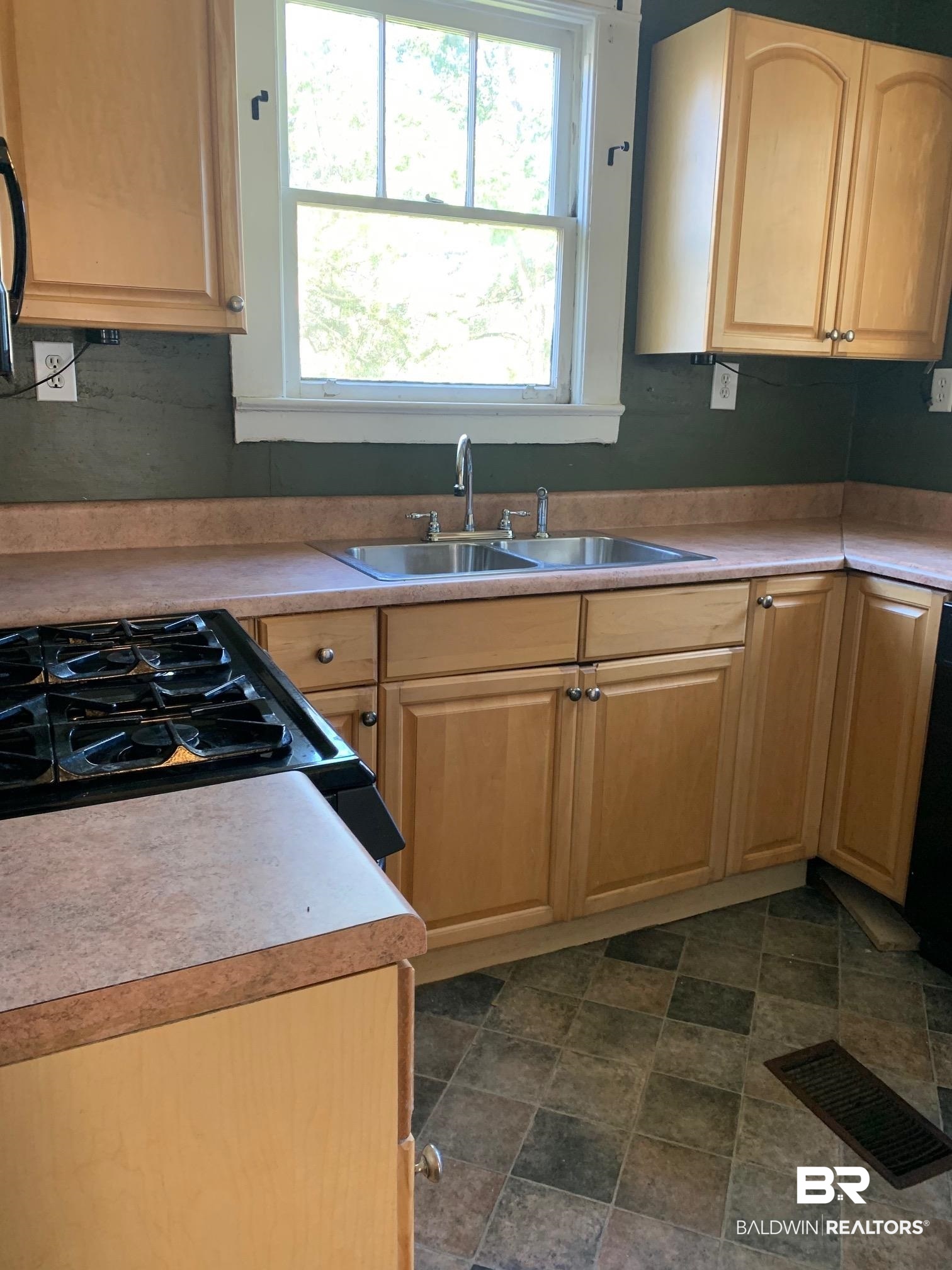 2256 Old Government Street Mobile, AL 36606 - Photo 7 of 18