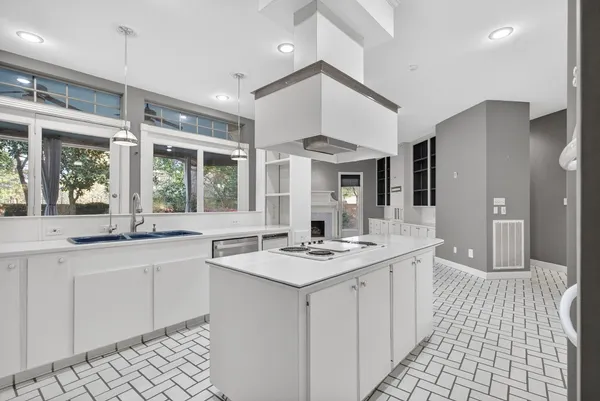 $499,900 | 901 Longmire Road, Unit 54, Conroe, TX 77304