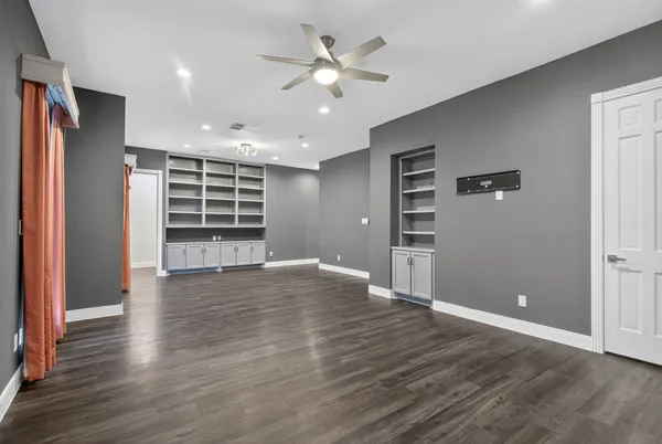 $499,900 | 901 Longmire Road, Unit 54, Conroe, TX 77304