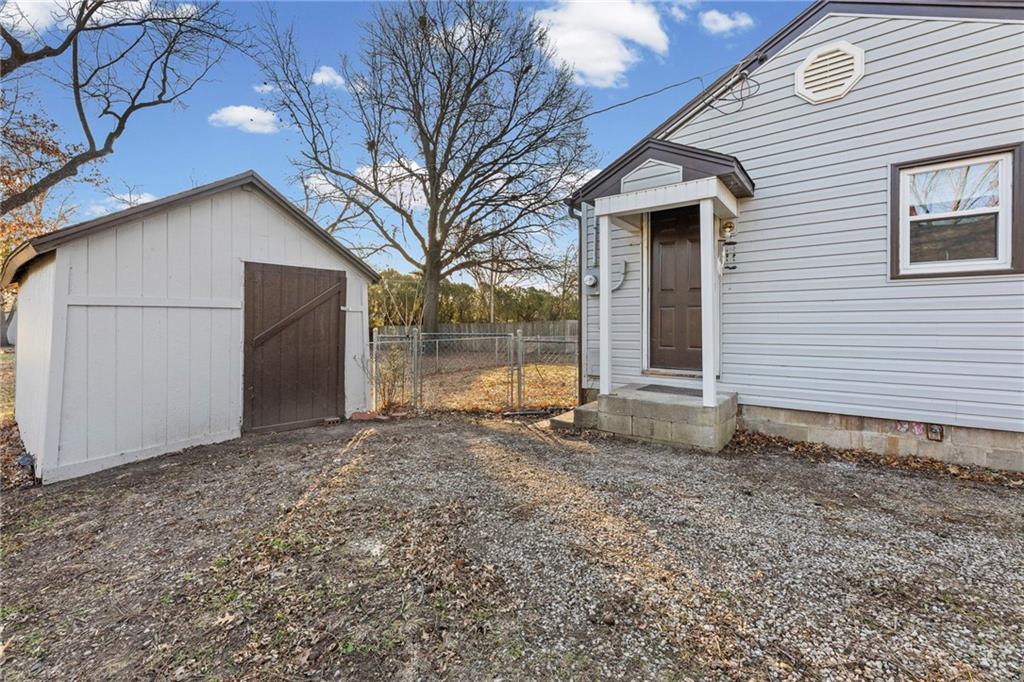 909 South Maple Street Ottawa, KS 66067 - Photo 18 of 23