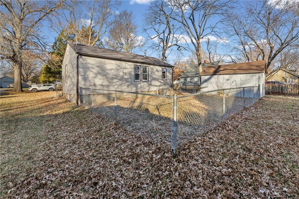 909 South Maple Street Ottawa, KS 66067 - Photo 20 of 23