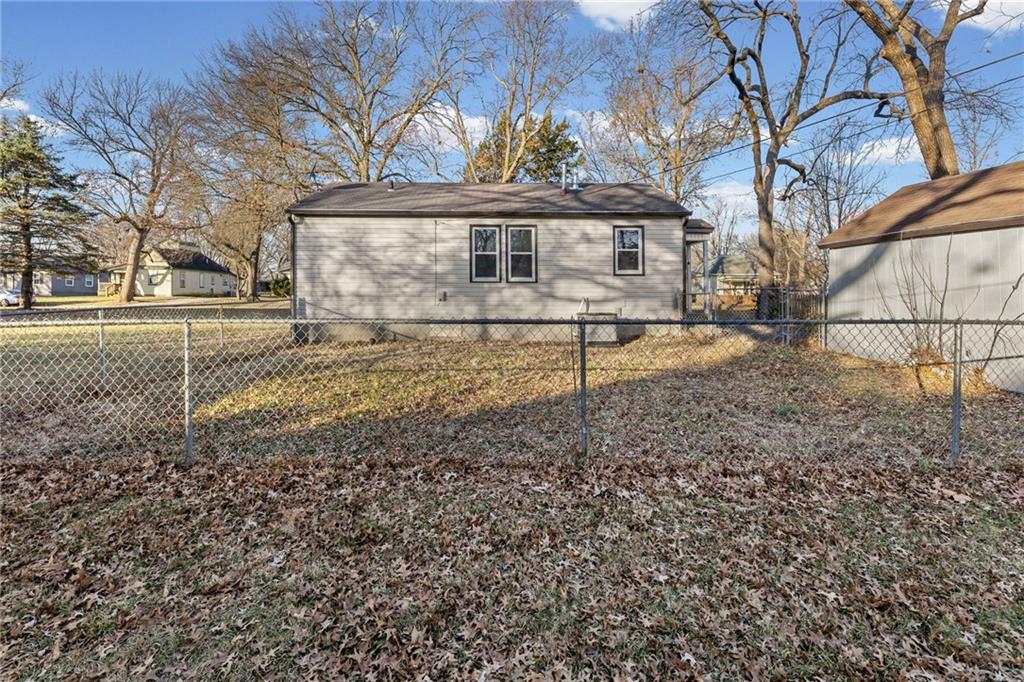 909 South Maple Street Ottawa, KS 66067 - Photo 21 of 23