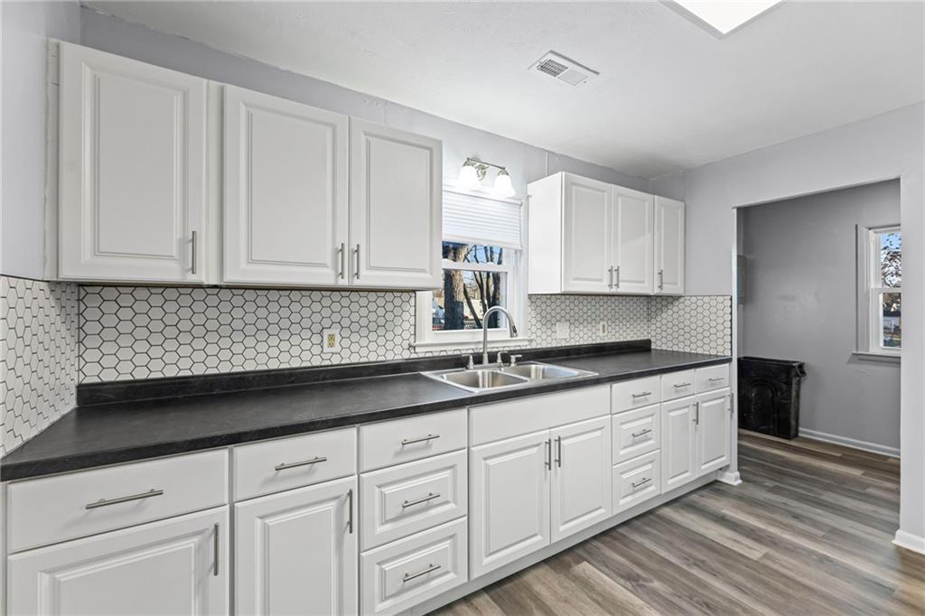 909 South Maple Street Ottawa, KS 66067 - Photo 7 of 23