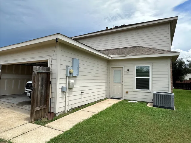 a view of a house with a backyard