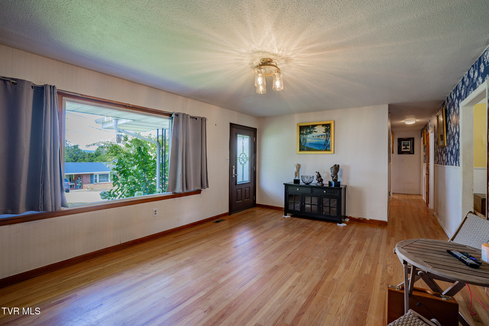 141 East Central Bristol, TN 37620 - Photo 4 of 40 1R9A8876-HDR