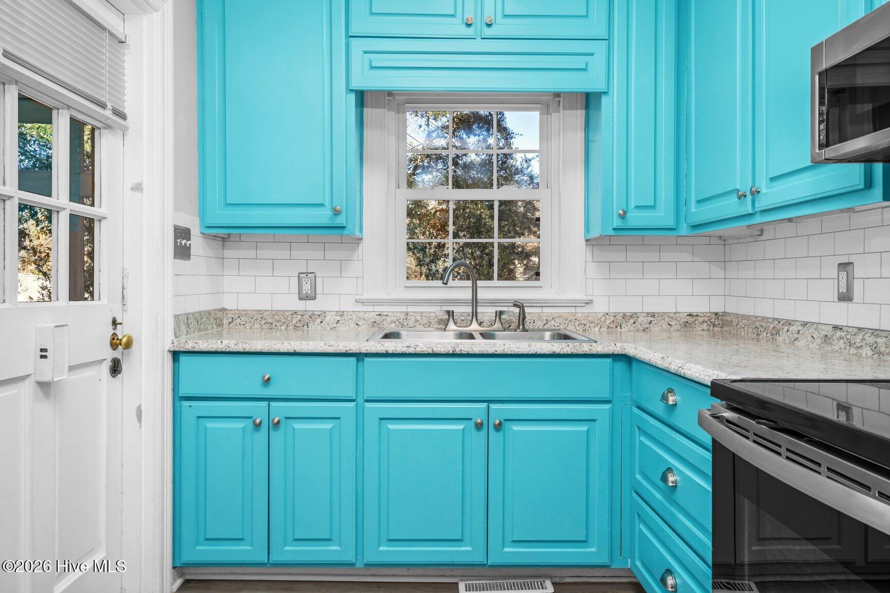 208 Clyde Avenue Northwest Wilson, NC 27893 - Photo 9 of 32 Kitchen