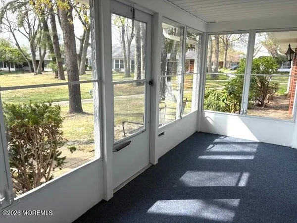 a view of yard with tree