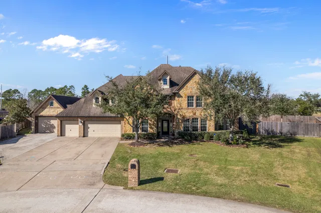 $1,299,000 | 2414 Lakeway Drive, Friendswood, TX 77546